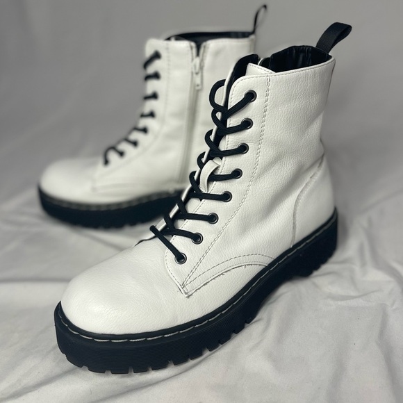 Sincerley Jules Harley white Combat Boot Laceup brand New size 9 - Picture 3 of 16